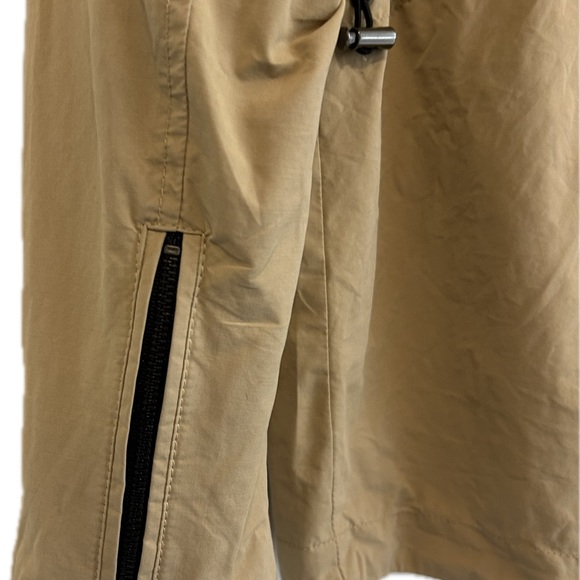 Woman’s Ab Coat with Front Zipper and Hood - Size Medium - Picture 3 of 5